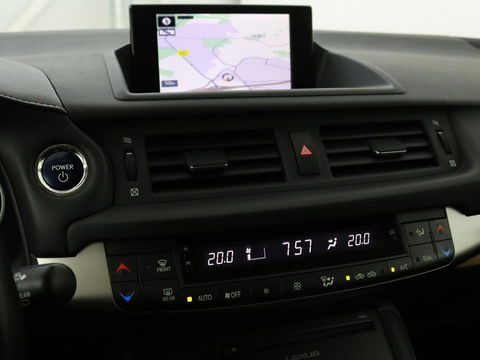 Lexus CT 200h 25th Edition | Stoelverwarming | Navigatie | Parkeerhulp | Climate control | Camera | Cruise control | Sportstoelen | Bluetooth