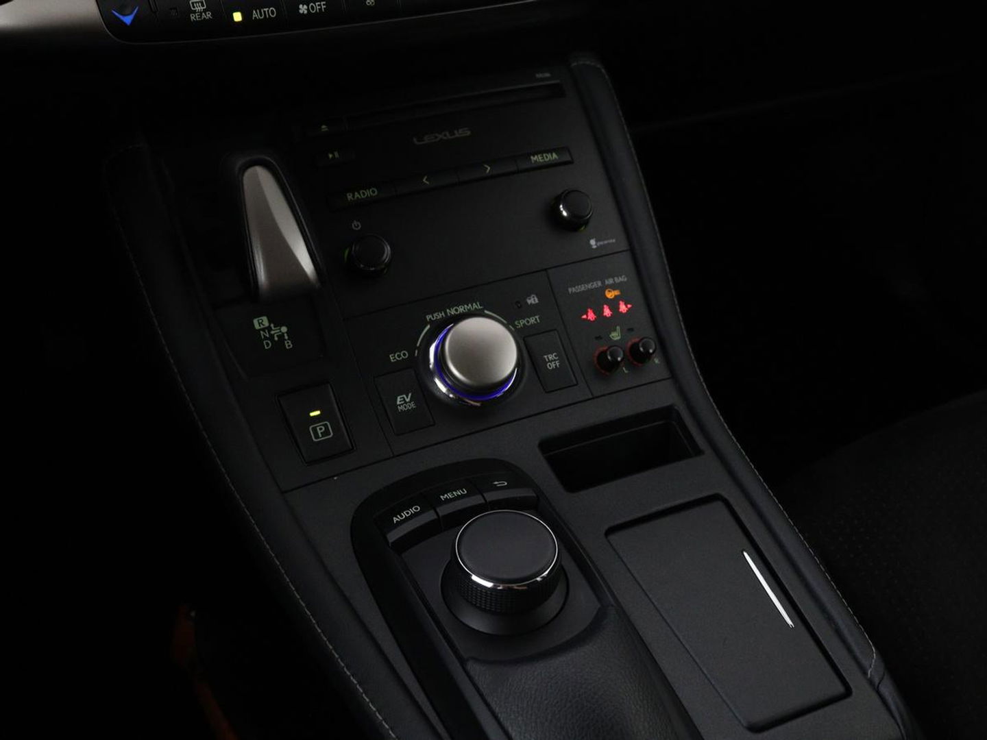 Lexus CT 200h 25th Edition | Stoelverwarming | Navigatie | Parkeerhulp | Climate control | Camera | Cruise control | Sportstoelen | Bluetooth