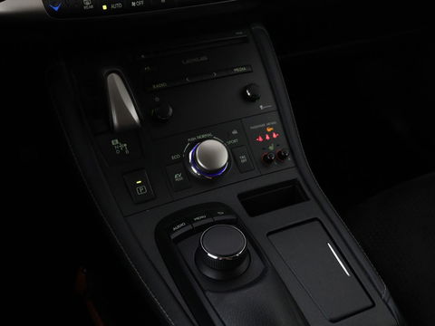 Lexus CT 200h 25th Edition | Stoelverwarming | Navigatie | Parkeerhulp | Climate control | Camera | Cruise control | Sportstoelen | Bluetooth