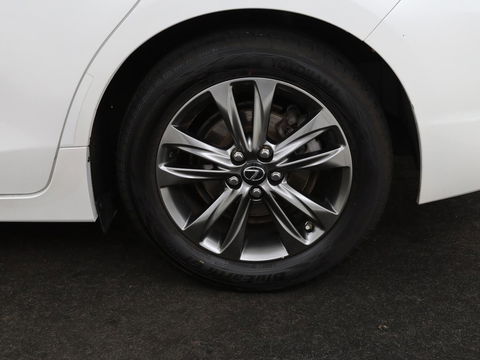 Lexus CT 200h 25th Edition | Stoelverwarming | Navigatie | Parkeerhulp | Climate control | Camera | Cruise control | Sportstoelen | Bluetooth