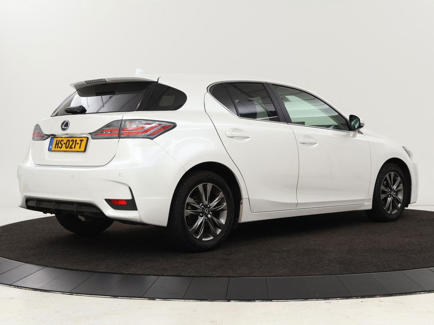 Lexus CT 200h 25th Edition | Stoelverwarming | Navigatie | Parkeerhulp | Climate control | Camera | Cruise control | Sportstoelen | Bluetooth