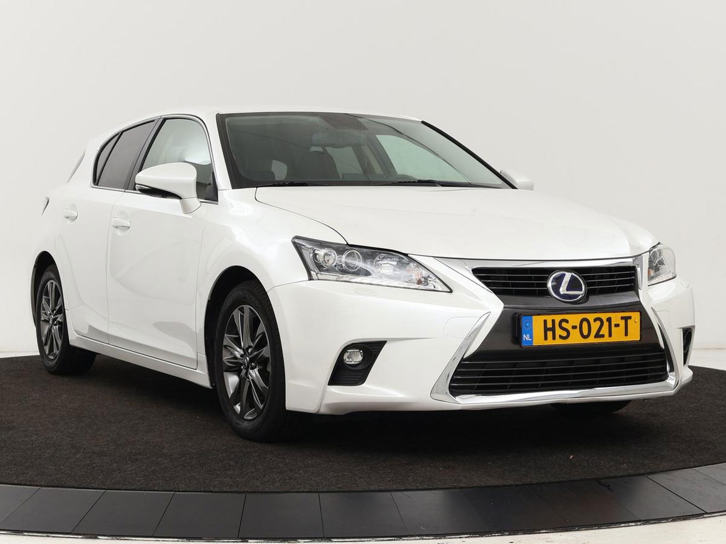 Lexus CT 200h 25th Edition | Stoelverwarming | Navigatie | Parkeerhulp | Climate control | Camera | Cruise control | Sportstoelen | Bluetooth