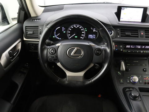 Lexus CT 200h 25th Edition | Stoelverwarming | Navigatie | Parkeerhulp | Climate control | Camera | Cruise control | Sportstoelen | Bluetooth