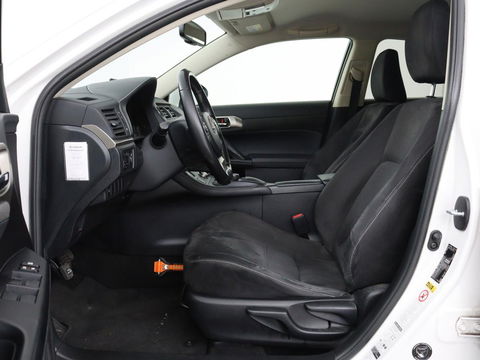 Lexus CT 200h 25th Edition | Stoelverwarming | Navigatie | Parkeerhulp | Climate control | Camera | Cruise control | Sportstoelen | Bluetooth
