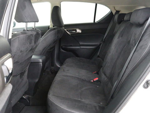 Lexus CT 200h 25th Edition | Stoelverwarming | Navigatie | Parkeerhulp | Climate control | Camera | Cruise control | Sportstoelen | Bluetooth