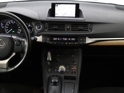 Lexus CT 200h 25th Edition | Stoelverwarming | Navigatie | Parkeerhulp | Climate control | Camera | Cruise control | Sportstoelen | Bluetooth