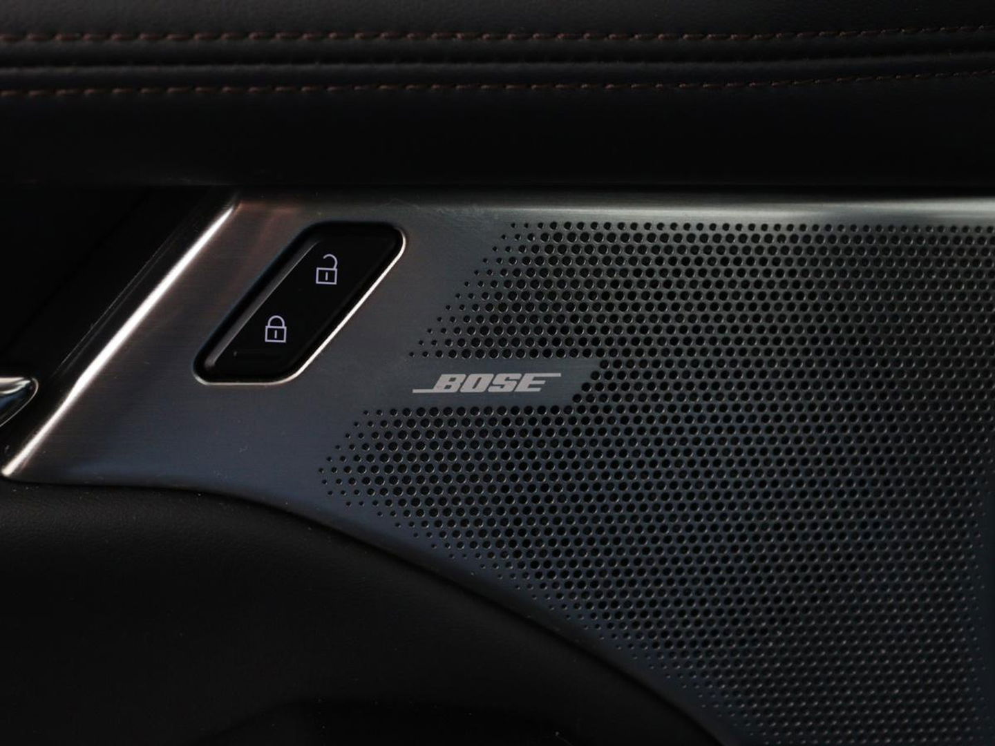 Mazda 3 2.0 e-SkyActiv-X Luxury | Leder | Stoel & stuurverwarming | BOSE Sound | Adaptive cruise | Camera | Carplay | Keyless | Head-Up | Memory