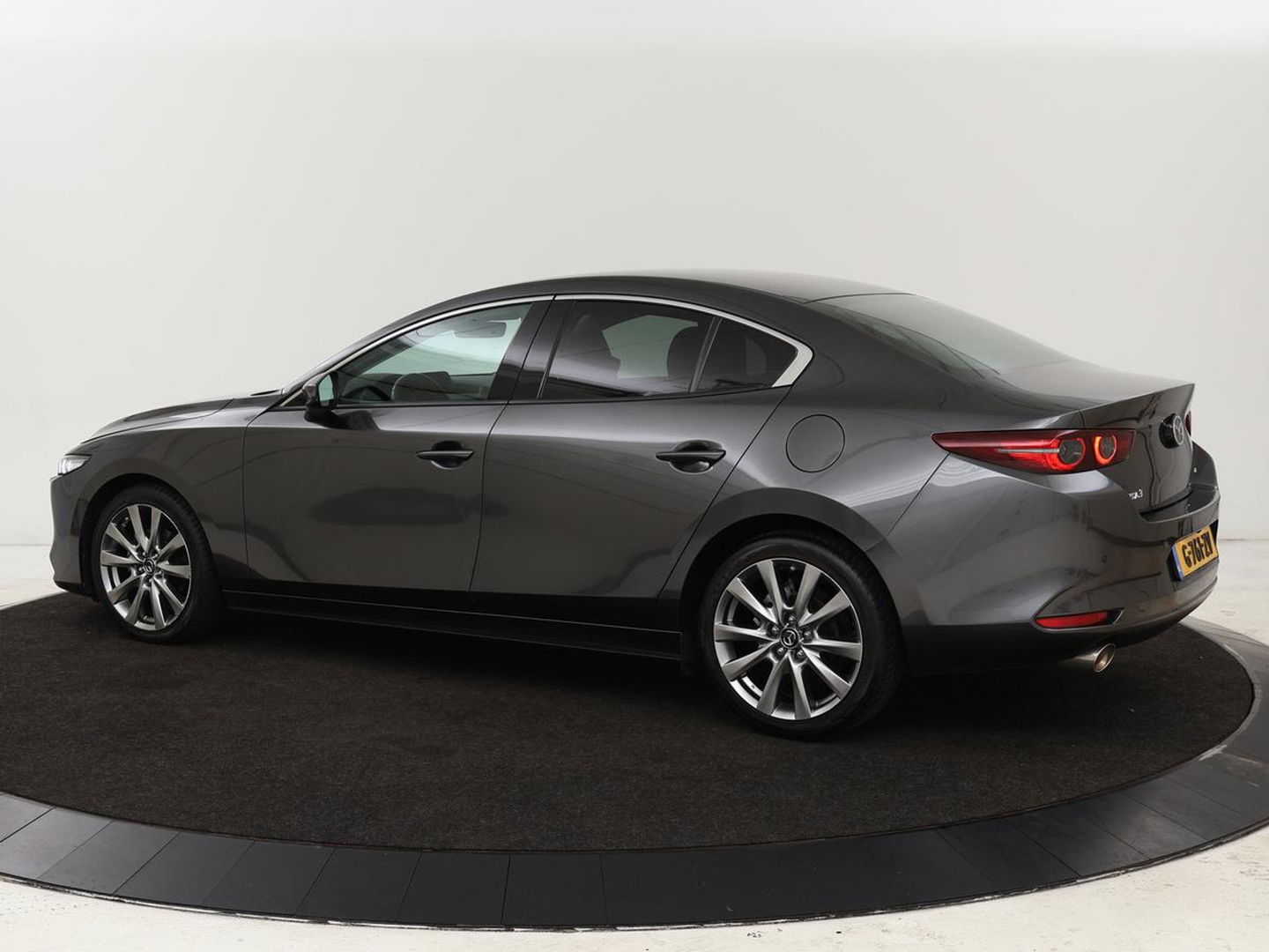 Mazda 3 2.0 e-SkyActiv-X Luxury | Leder | Stoel & stuurverwarming | BOSE Sound | Adaptive cruise | Camera | Carplay | Keyless | Head-Up | Memory