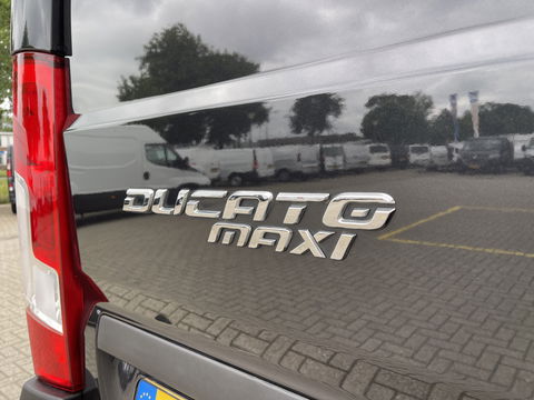 Fiat Ducato 35H 2.3 MultiJet 140pk L2H2 DC 6 persoons / vaste prijs rijklaar € 25.950 ex btw / lease vanaf € 424 / cruise en climate control / camera / trekhaak 3000 kg !