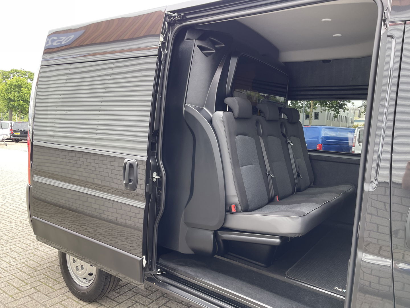 Fiat Ducato 35H 2.3 MultiJet 140pk L2H2 DC 6 persoons / vaste prijs rijklaar € 25.950 ex btw / lease vanaf € 424 / cruise en climate control / camera / trekhaak 3000 kg !