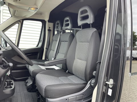 Fiat Ducato 35H 2.3 MultiJet 140pk L2H2 DC 6 persoons / vaste prijs rijklaar € 25.950 ex btw / lease vanaf € 424 / cruise en climate control / camera / trekhaak 3000 kg !