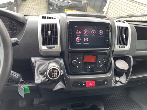 Fiat Ducato 35H 2.3 MultiJet 140pk L2H2 DC 6 persoons / vaste prijs rijklaar € 25.950 ex btw / lease vanaf € 424 / cruise en climate control / camera / trekhaak 3000 kg !