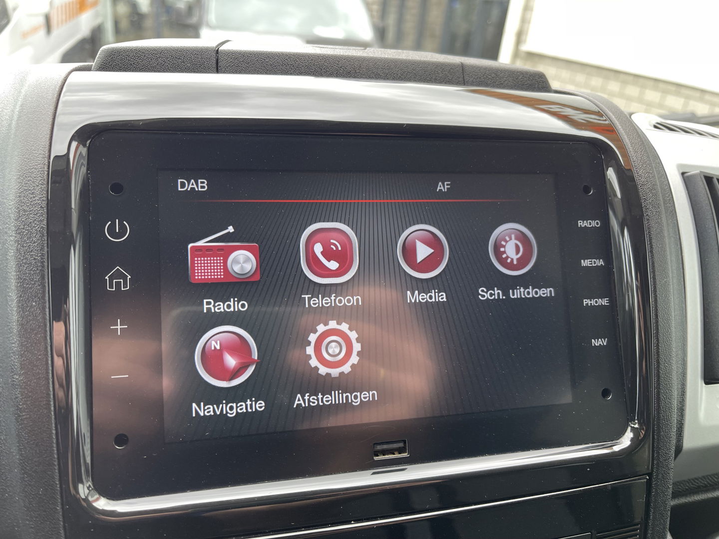 Fiat Ducato 35H 2.3 MultiJet 140pk L2H2 DC 6 persoons / vaste prijs rijklaar € 25.950 ex btw / lease vanaf € 424 / cruise en climate control / camera / trekhaak 3000 kg !