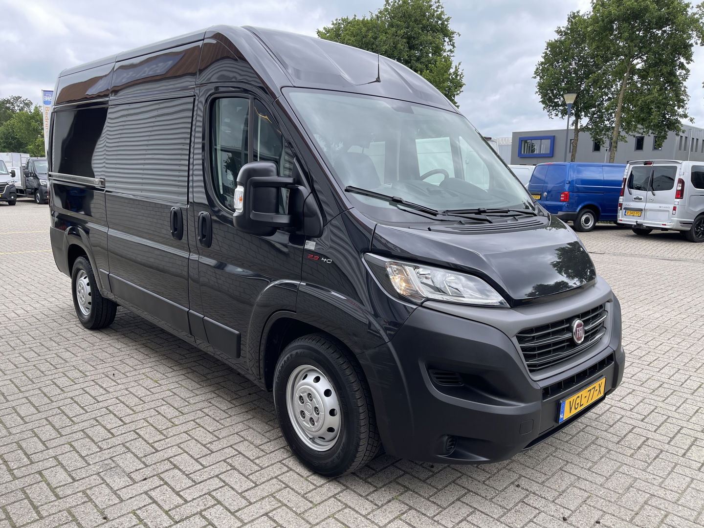 Fiat Ducato 35H 2.3 MultiJet 140pk L2H2 DC 6 persoons / vaste prijs rijklaar € 25.950 ex btw / lease vanaf € 424 / cruise en climate control / camera / trekhaak 3000 kg !
