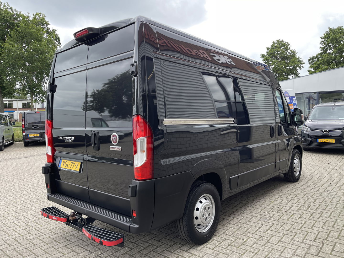 Fiat Ducato 35H 2.3 MultiJet 140pk L2H2 DC 6 persoons / vaste prijs rijklaar € 25.950 ex btw / lease vanaf € 424 / cruise en climate control / camera / trekhaak 3000 kg !