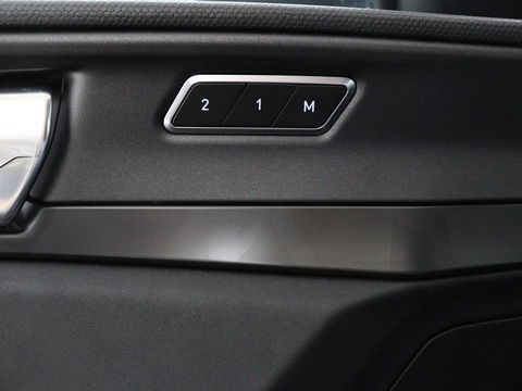 Lynk & Co 01 1.5 Plug In | Panoramadak | Infinity by Harman | 360 camera | Adaptive cruise | Stoelverwarming | Carplay | Memory | Full LED