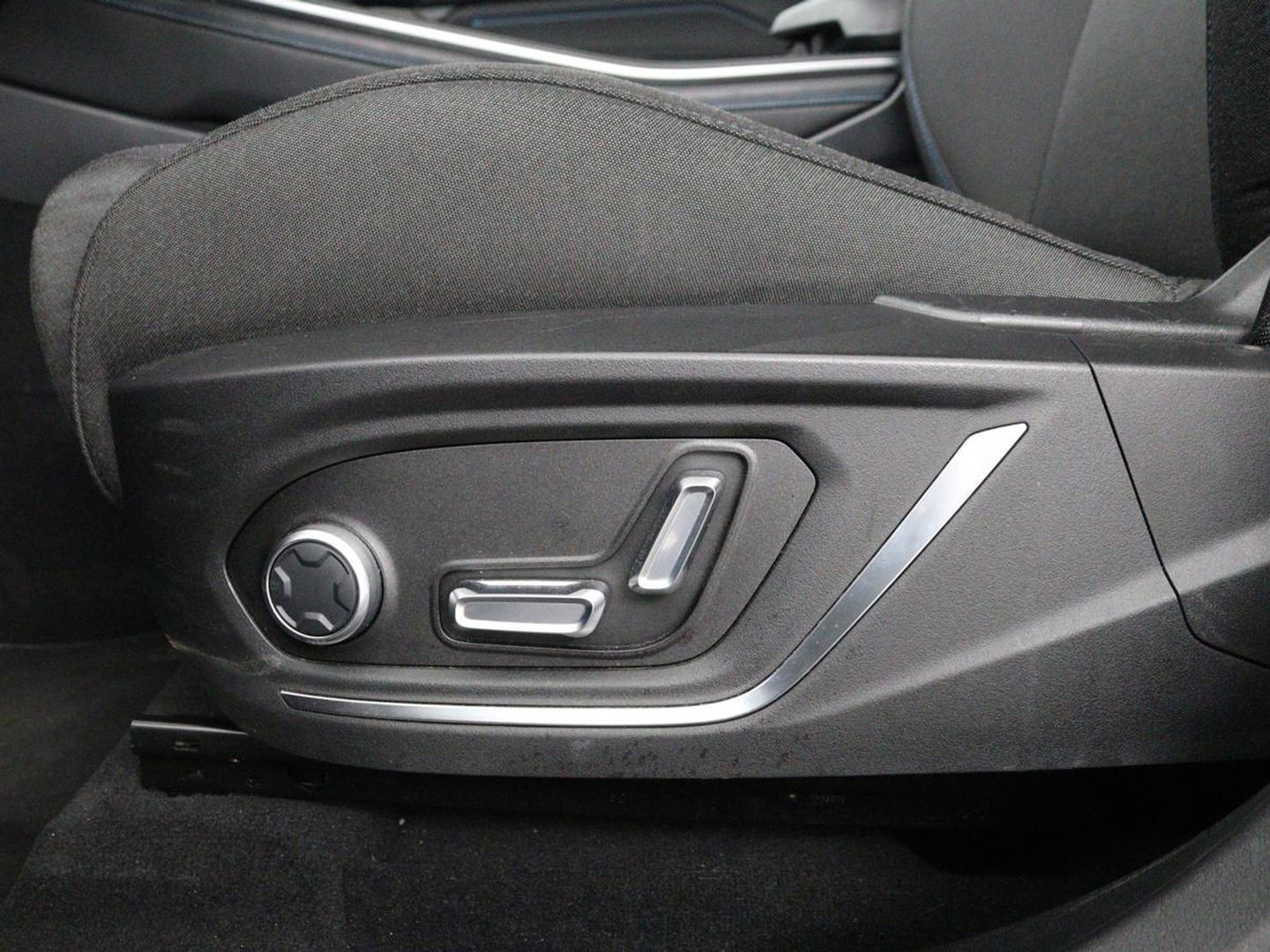 Lynk & Co 01 1.5 Plug In | Panoramadak | Infinity by Harman | 360 camera | Adaptive cruise | Stoelverwarming | Carplay | Memory | Full LED