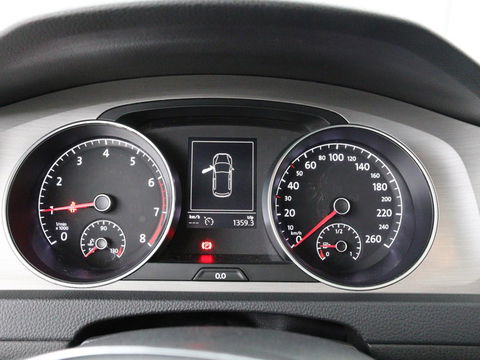 Volkswagen Golf 1.0 TSI Comfortline | Climate control | Cruise control | Parkeerhulp | Radio/CD | Lichtmetalen velgen