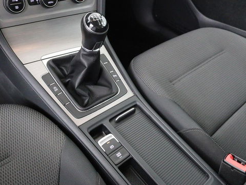 Volkswagen Golf 1.0 TSI Comfortline | Climate control | Cruise control | Parkeerhulp | Radio/CD | Lichtmetalen velgen
