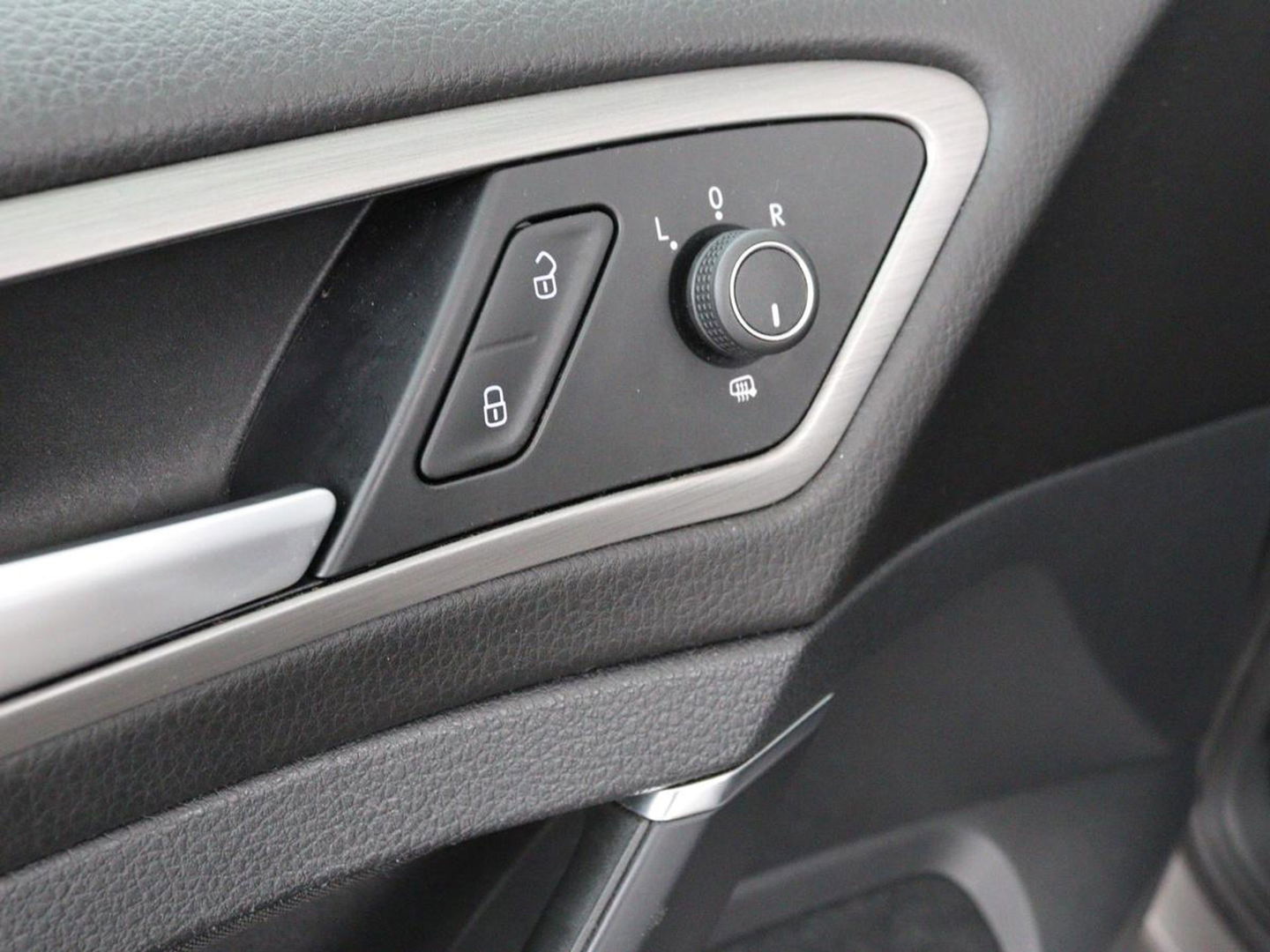 Volkswagen Golf 1.0 TSI Comfortline | Climate control | Cruise control | Parkeerhulp | Radio/CD | Lichtmetalen velgen
