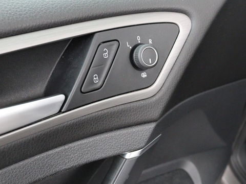 Volkswagen Golf 1.0 TSI Comfortline | Climate control | Cruise control | Parkeerhulp | Radio/CD | Lichtmetalen velgen