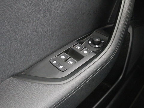 Škoda Superb 1.4 TSI iV Laurin & Klement | Panoramadak | Leder | Stoelventilatie | Adaptive cruise | Canton Sound | Memory | 360 camera | Trekhaak | Standkachel | Keyless | Virtual Cockpit | PHEV