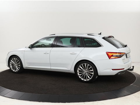 Škoda Superb 1.4 TSI iV Laurin & Klement | Panoramadak | Leder | Stoelventilatie | Adaptive cruise | Canton Sound | Memory | 360 camera | Trekhaak | Standkachel | Keyless | Virtual Cockpit | PHEV