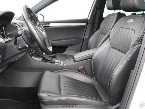 Škoda Superb 1.4 TSI iV Laurin & Klement | Panoramadak | Leder | Stoelventilatie | Adaptive cruise | Canton Sound | Memory | 360 camera | Trekhaak | Standkachel | Keyless | Virtual Cockpit | PHEV
