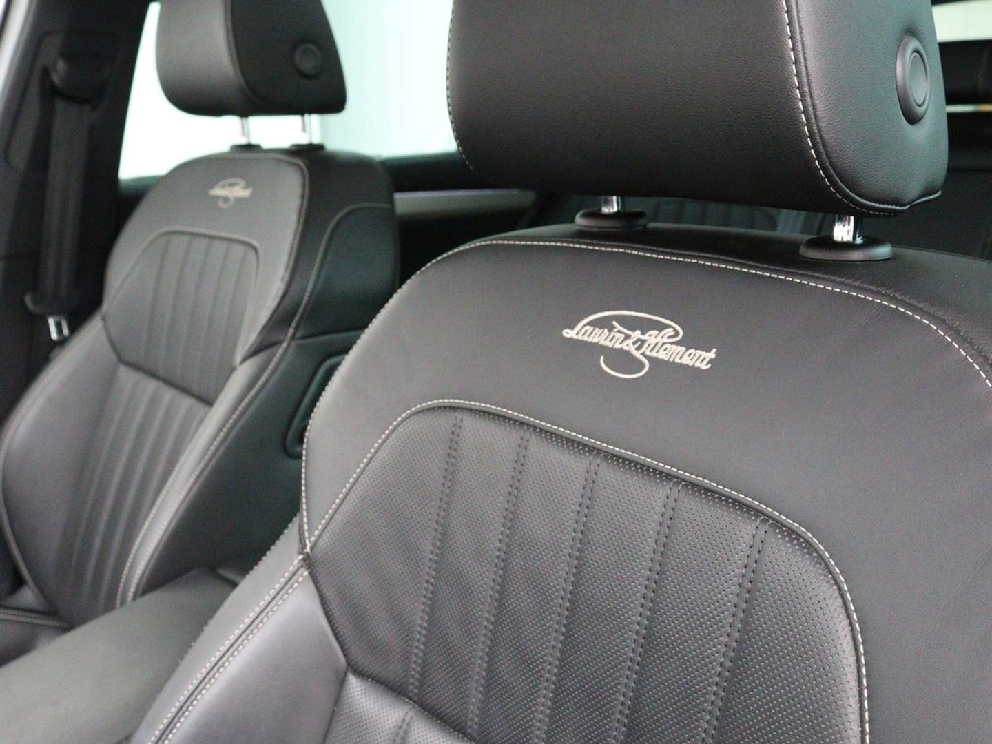Škoda Superb 1.4 TSI iV Laurin & Klement | Panoramadak | Leder | Stoelventilatie | Adaptive cruise | Canton Sound | Memory | 360 camera | Trekhaak | Standkachel | Keyless | Virtual Cockpit | PHEV