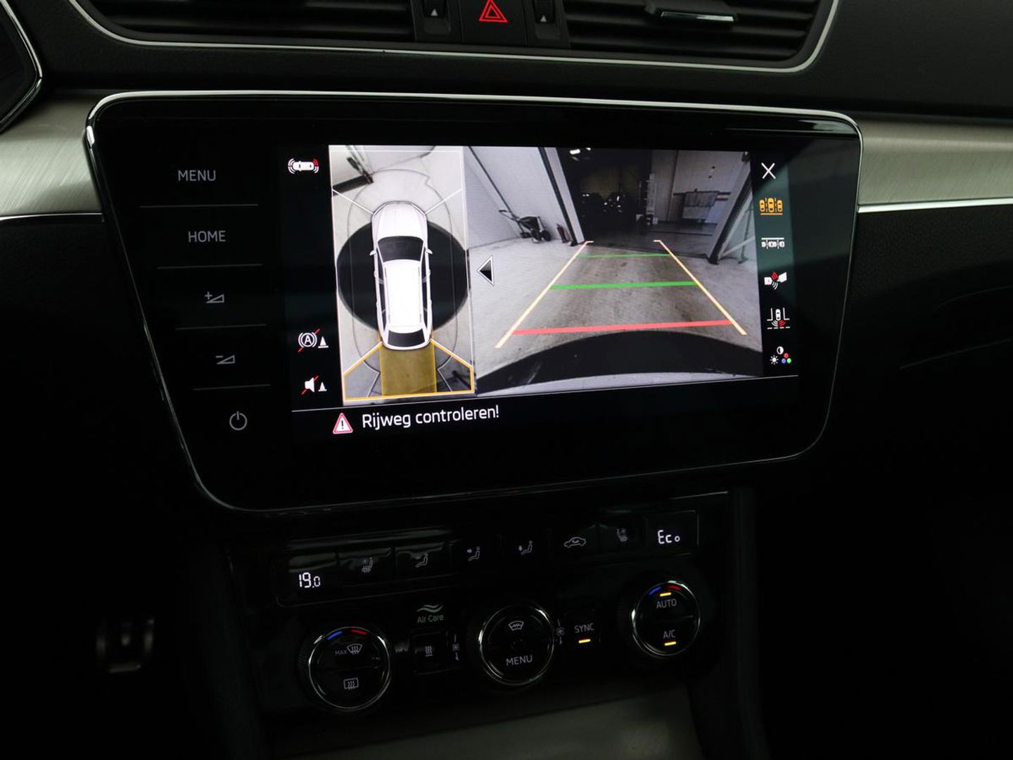 Škoda Superb 1.4 TSI iV Laurin & Klement | Panoramadak | Leder | Stoelventilatie | Adaptive cruise | Canton Sound | Memory | 360 camera | Trekhaak | Standkachel | Keyless | Virtual Cockpit | PHEV