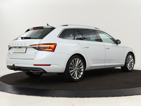 Škoda Superb 1.4 TSI iV Laurin & Klement | Panoramadak | Leder | Stoelventilatie | Adaptive cruise | Canton Sound | Memory | 360 camera | Trekhaak | Standkachel | Keyless | Virtual Cockpit | PHEV