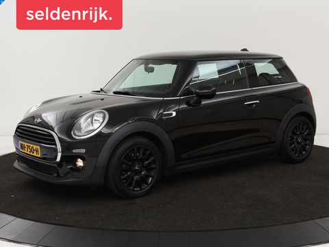 MINI Cooper 1.5 Business | Navigatie | Airco | Cruise control | Bluetooth | Lichtmetalen velgen