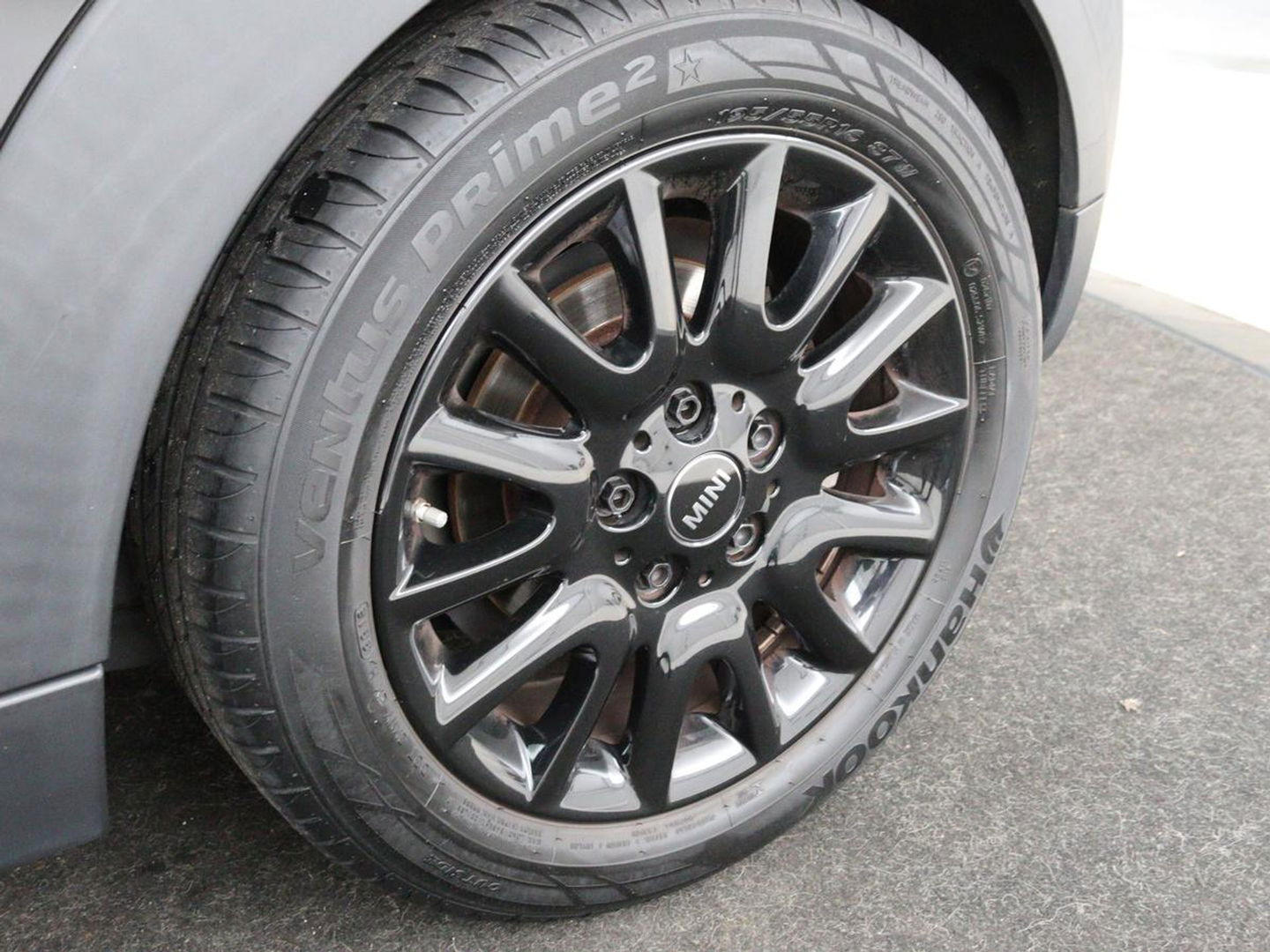 MINI Cooper 1.5 Business | Navigatie | Airco | Cruise control | Bluetooth | Lichtmetalen velgen
