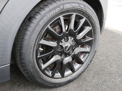 MINI Cooper 1.5 Business | Navigatie | Airco | Cruise control | Bluetooth | Lichtmetalen velgen
