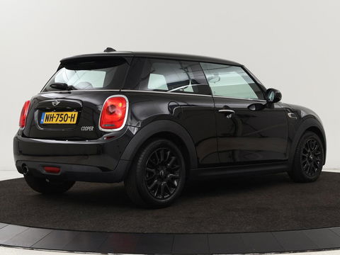 MINI Cooper 1.5 Business | Navigatie | Airco | Cruise control | Bluetooth | Lichtmetalen velgen