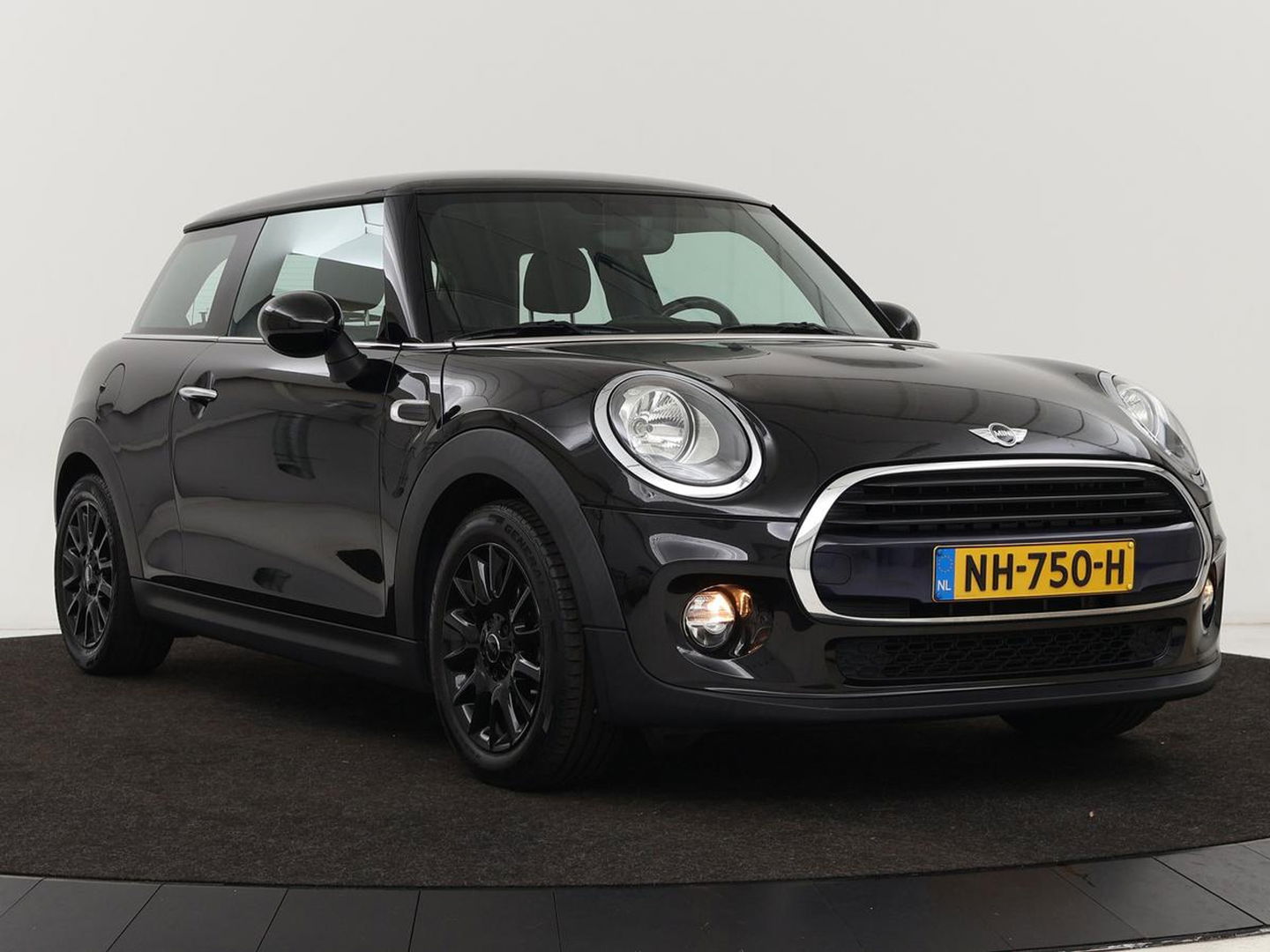 MINI Cooper 1.5 Business | Navigatie | Airco | Cruise control | Bluetooth | Lichtmetalen velgen