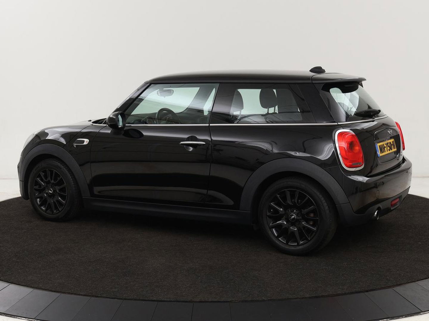 MINI Cooper 1.5 Business | Navigatie | Airco | Cruise control | Bluetooth | Lichtmetalen velgen