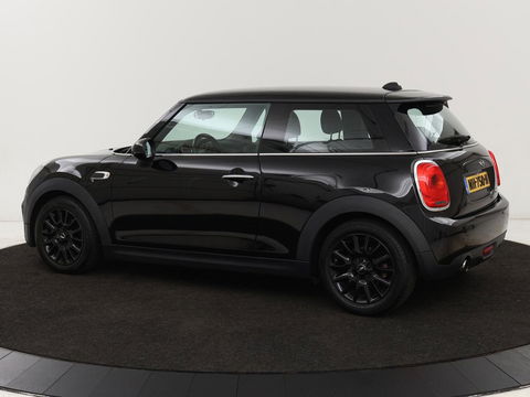 MINI Cooper 1.5 Business | Navigatie | Airco | Cruise control | Bluetooth | Lichtmetalen velgen