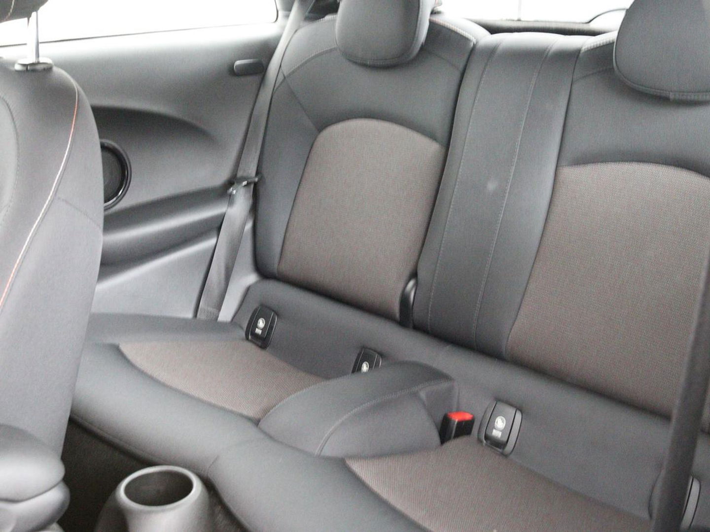 MINI Cooper 1.5 Business | Navigatie | Airco | Cruise control | Bluetooth | Lichtmetalen velgen