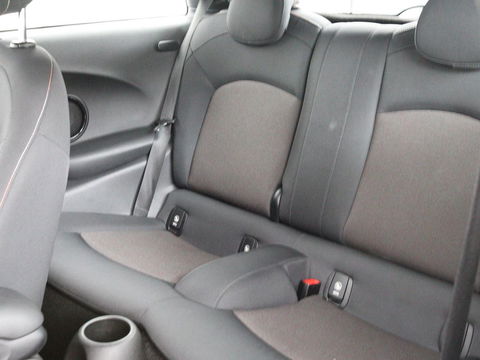 MINI Cooper 1.5 Business | Navigatie | Airco | Cruise control | Bluetooth | Lichtmetalen velgen