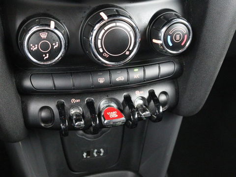 MINI Cooper 1.5 Business | Navigatie | Airco | Cruise control | Bluetooth | Lichtmetalen velgen