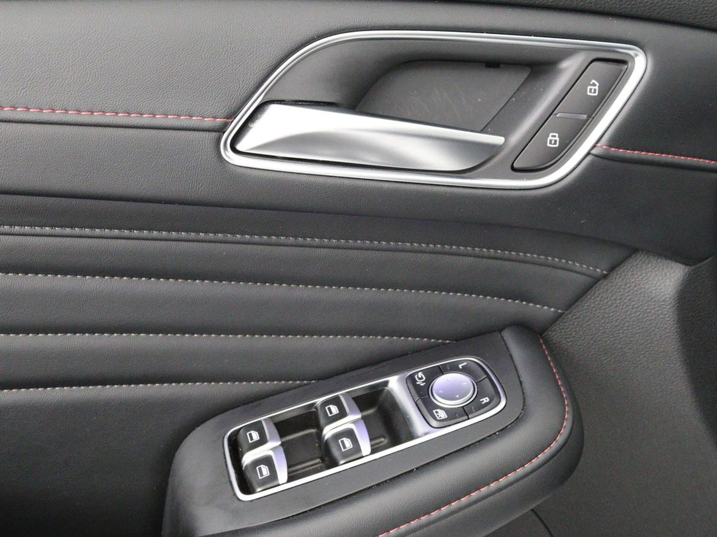 MG EHS 1.5 TGDI Luxury | Panoramadak | Trekhaak | Adaptive cruise | Leder | Carplay | Stoelverwarming | 360 camera | Navigatie | Full LED | Keyless