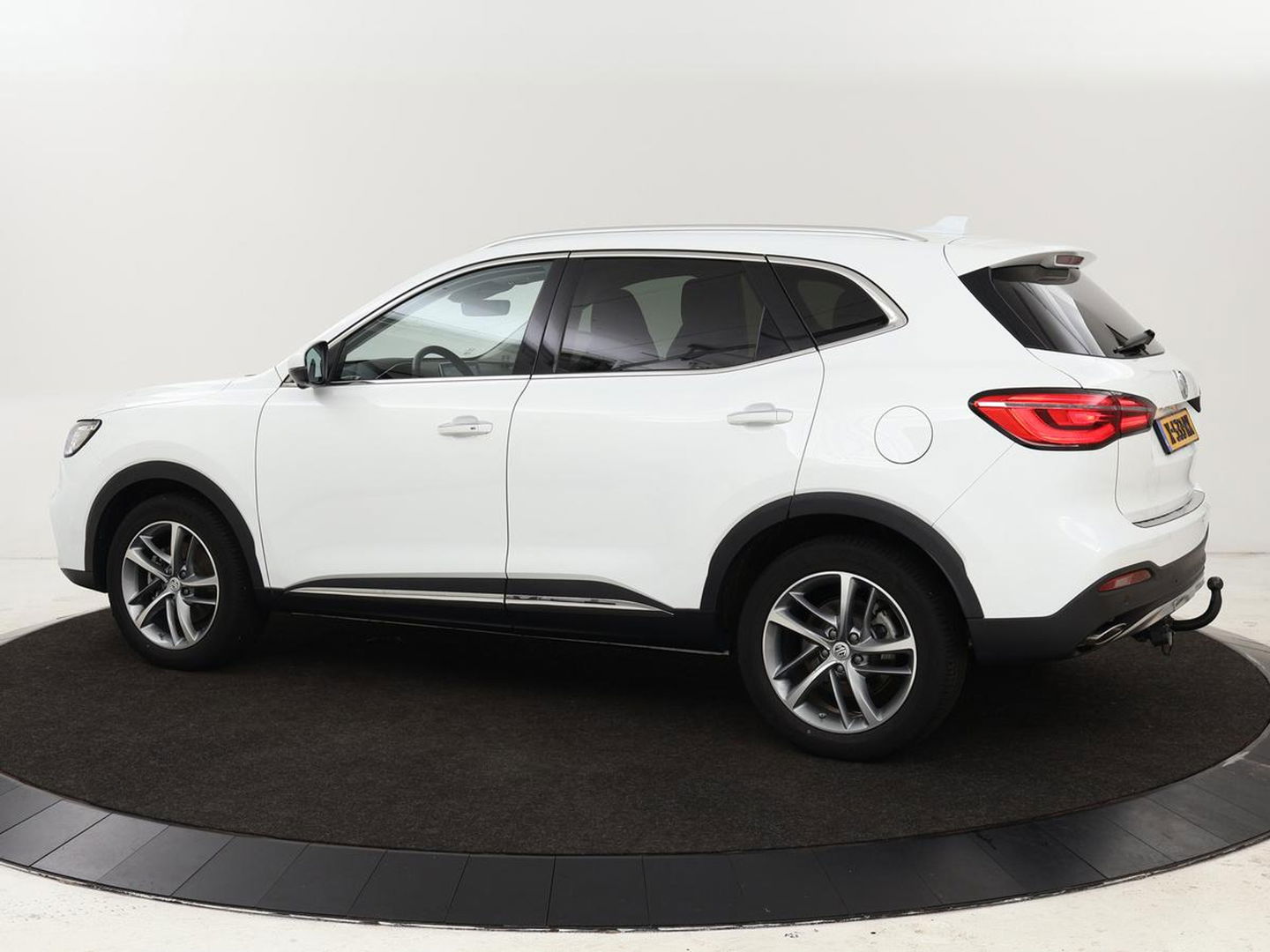 MG EHS 1.5 TGDI Luxury | Panoramadak | Trekhaak | Adaptive cruise | Leder | Carplay | Stoelverwarming | 360 camera | Navigatie | Full LED | Keyless