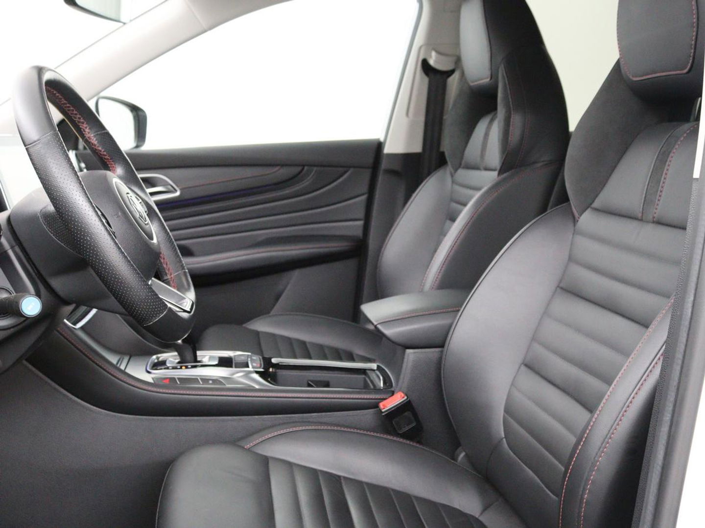 MG EHS 1.5 TGDI Luxury | Panoramadak | Trekhaak | Adaptive cruise | Leder | Carplay | Stoelverwarming | 360 camera | Navigatie | Full LED | Keyless