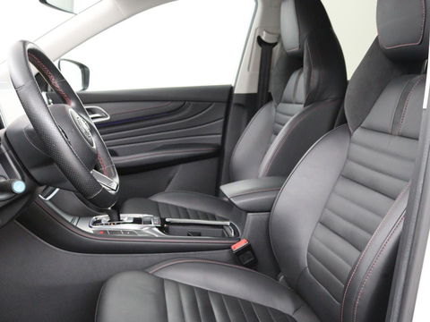 MG EHS 1.5 TGDI Luxury | Panoramadak | Trekhaak | Adaptive cruise | Leder | Carplay | Stoelverwarming | 360 camera | Navigatie | Full LED | Keyless