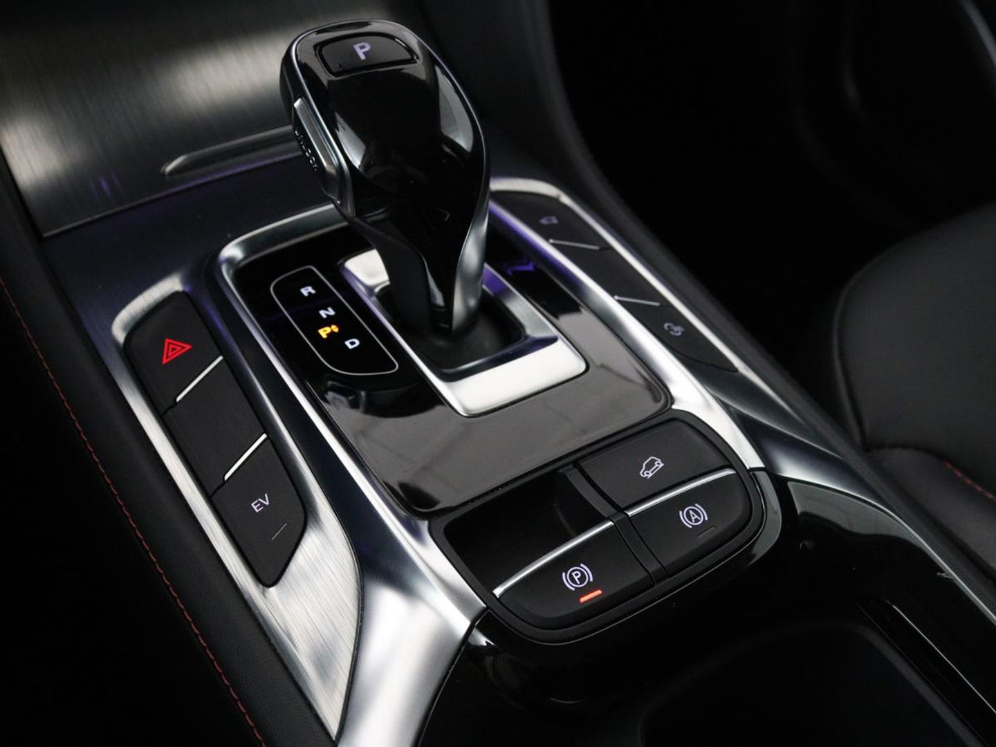 MG EHS 1.5 TGDI Luxury | Panoramadak | Trekhaak | Adaptive cruise | Leder | Carplay | Stoelverwarming | 360 camera | Navigatie | Full LED | Keyless