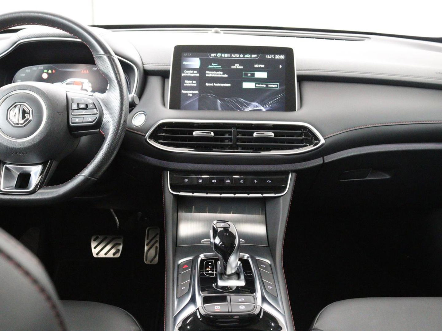 MG EHS 1.5 TGDI Luxury | Panoramadak | Trekhaak | Adaptive cruise | Leder | Carplay | Stoelverwarming | 360 camera | Navigatie | Full LED | Keyless