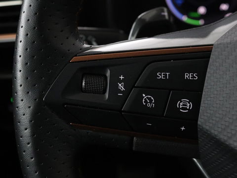 CUPRA Leon 1.4 e-Hybrid VZ | 245pk | Stuurverwarming | Navigatie | Sfeerverlichting | Full LED | Keyless | Sportstoelen | Magnetic Tech Matt | PHEV
