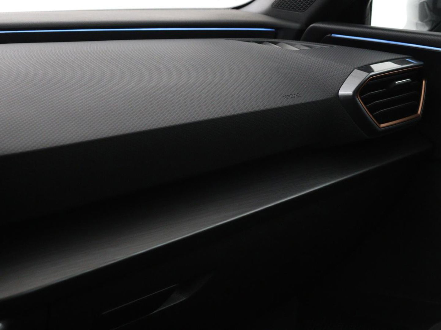 CUPRA Leon 1.4 e-Hybrid VZ | 245pk | Stuurverwarming | Navigatie | Sfeerverlichting | Full LED | Keyless | Sportstoelen | Magnetic Tech Matt | PHEV