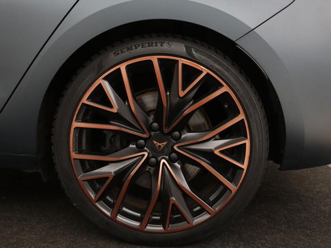 CUPRA Leon 1.4 e-Hybrid VZ | 245pk | Stuurverwarming | Navigatie | Sfeerverlichting | Full LED | Keyless | Sportstoelen | Magnetic Tech Matt | PHEV